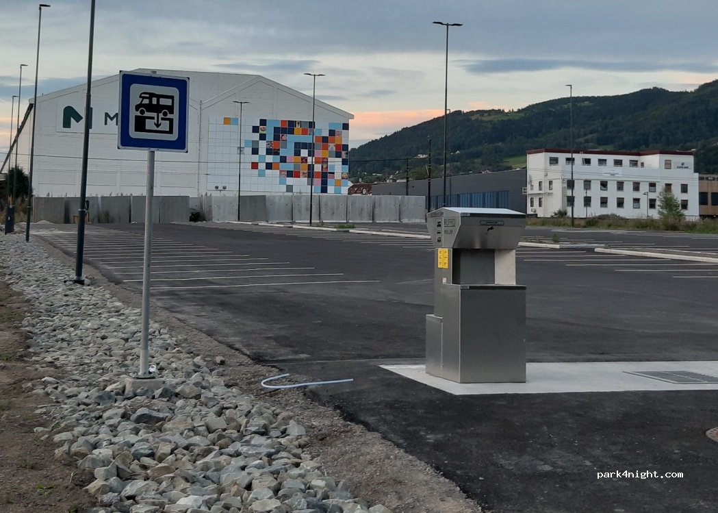 Parkeringplass i Brumunddal — foto 2