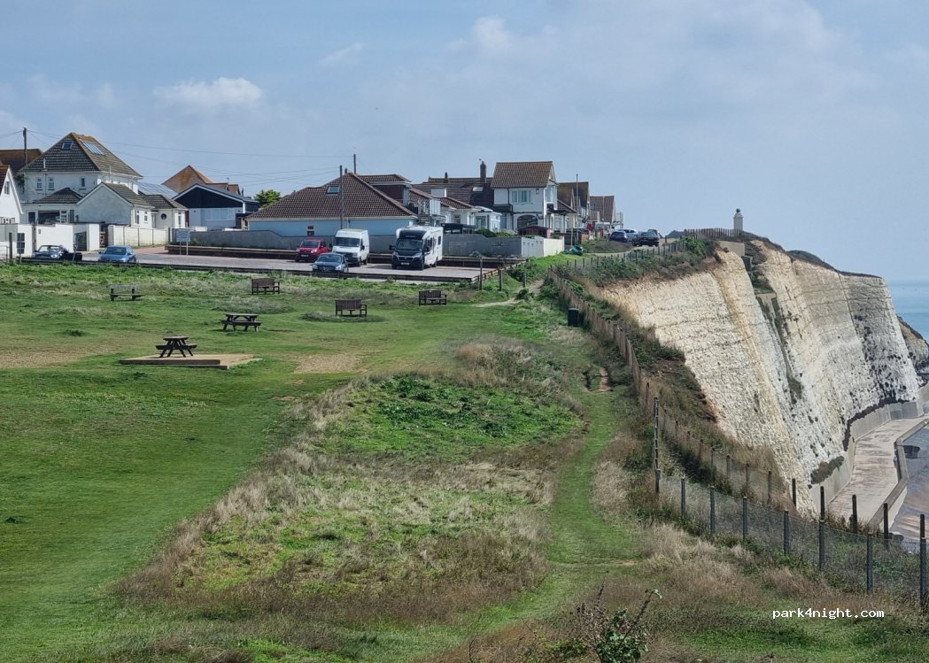 (BN10 8LG) Peacehaven - 1 Cavell Avenue — foto 3