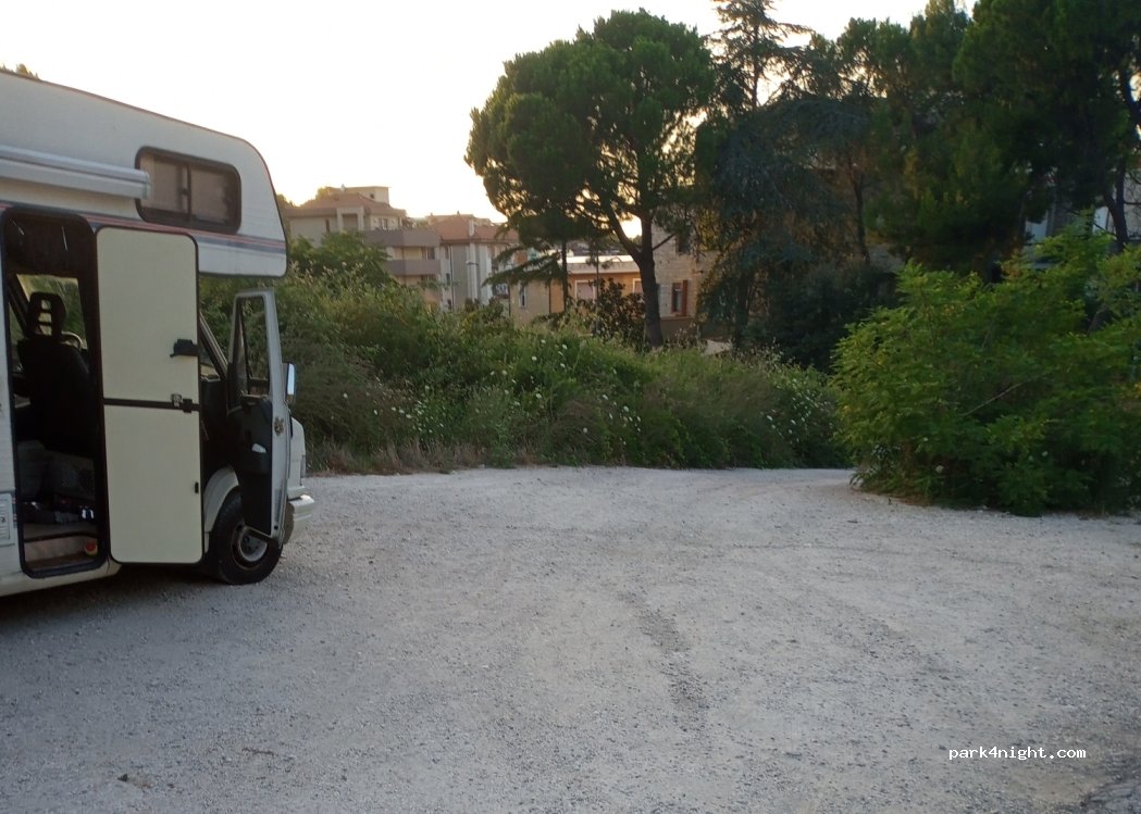 (60124) Ancona - 1 Via Urbano Salvolini — foto 2