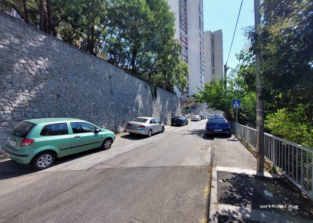 (51000) Rijeka - 37 Rastočine ulica — foto