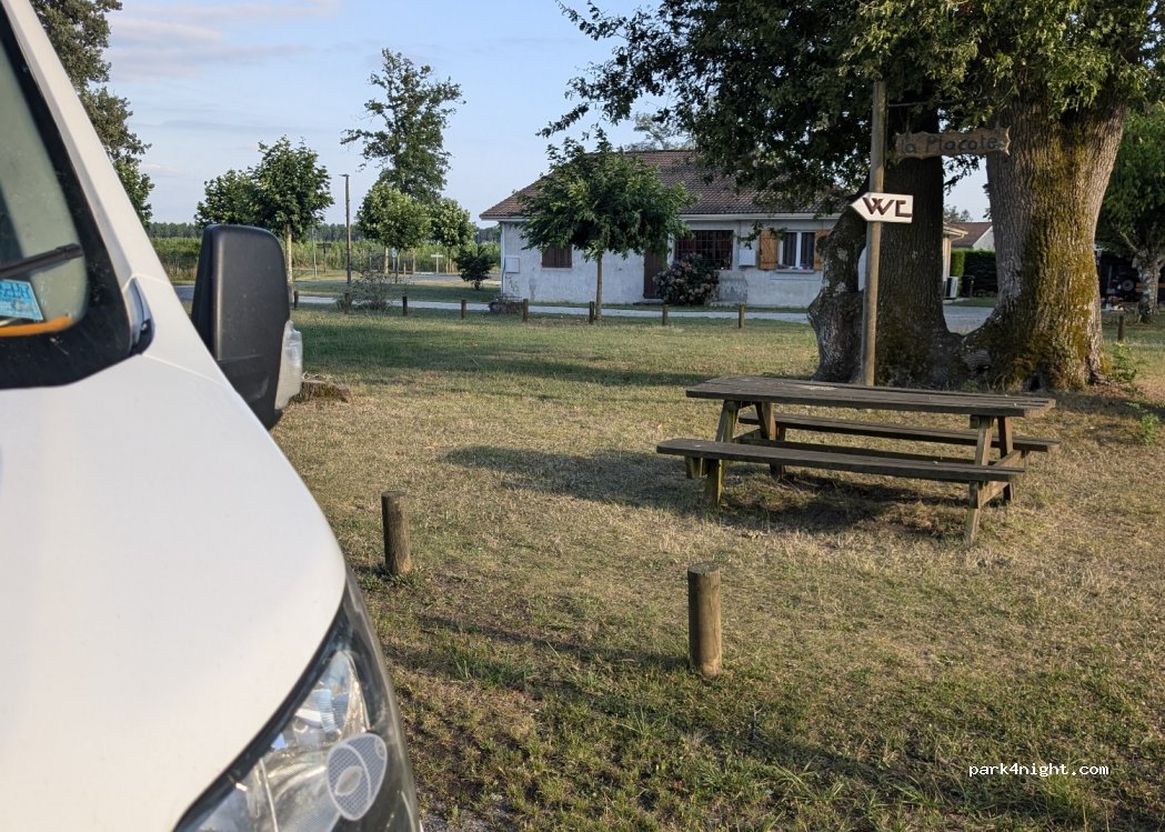 (33113) Saint-Léger-de-Balson - 21 Le Bourg — foto 3