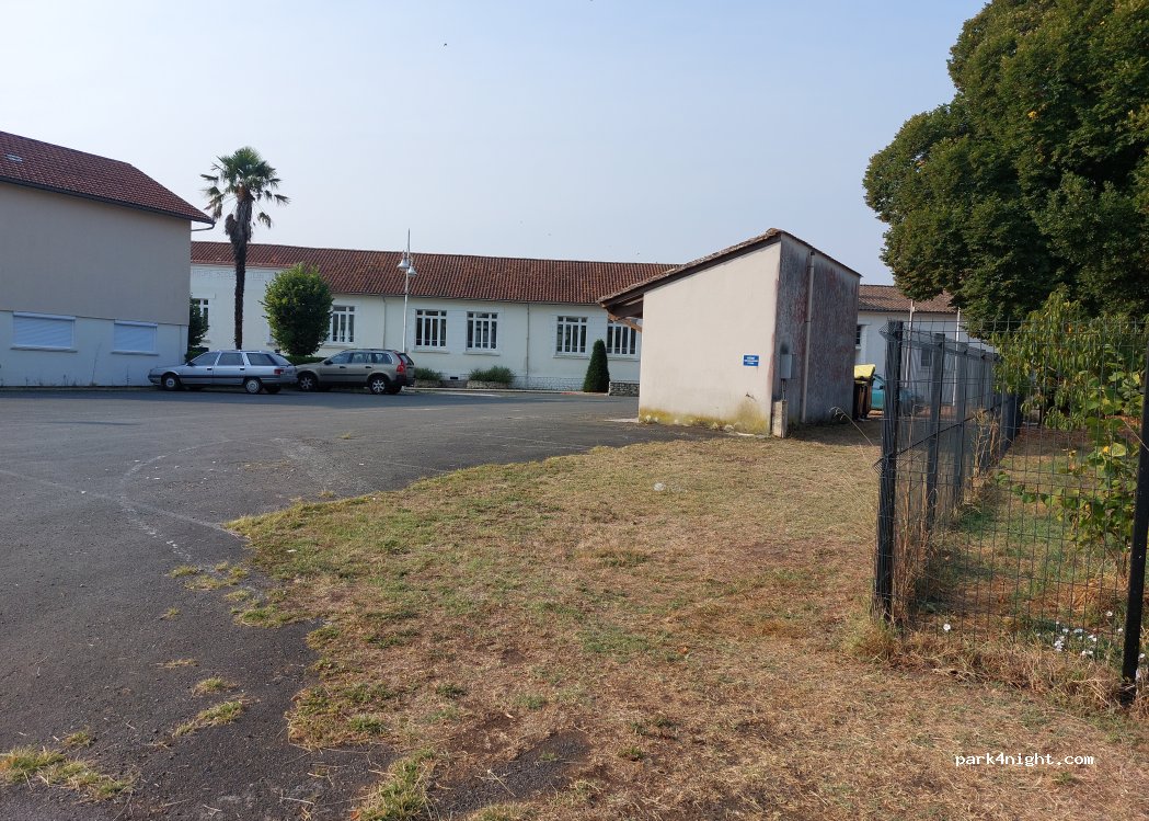 (17150) Saint-Bonnet-sur-Gironde - 11 Rue des Écoles — foto 2