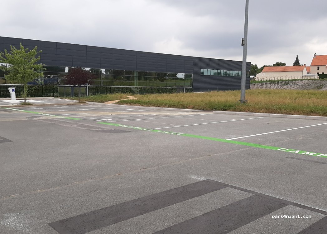 Aire de camping-cars Domérat — foto