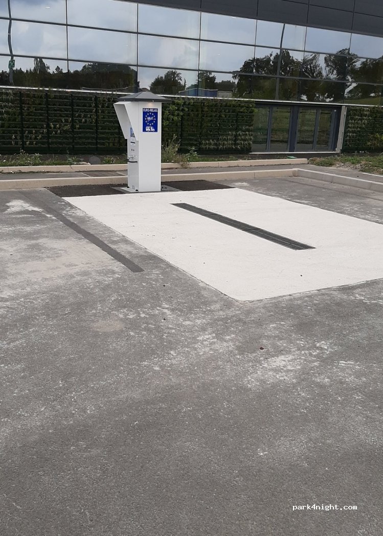 Aire de camping-cars Domérat — foto 2