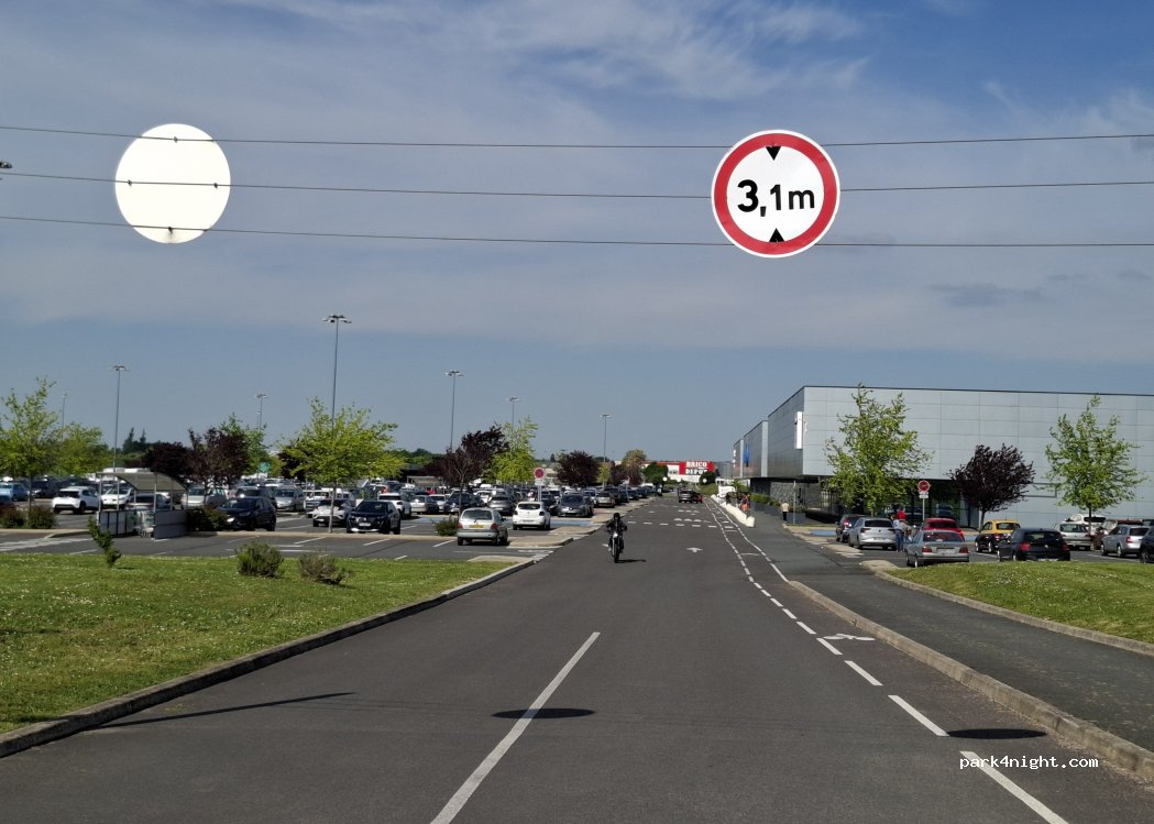 Aire de camping-cars Domérat — foto 4