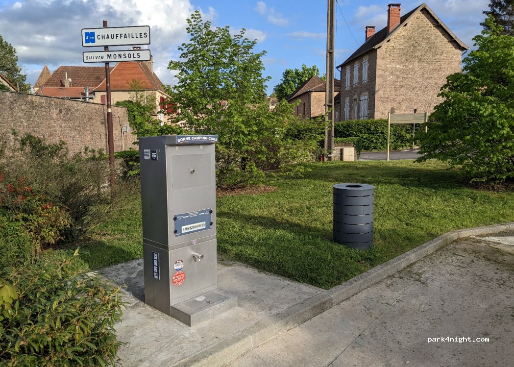 (71800) La Clayette - Place du Champ de Foire — foto 2