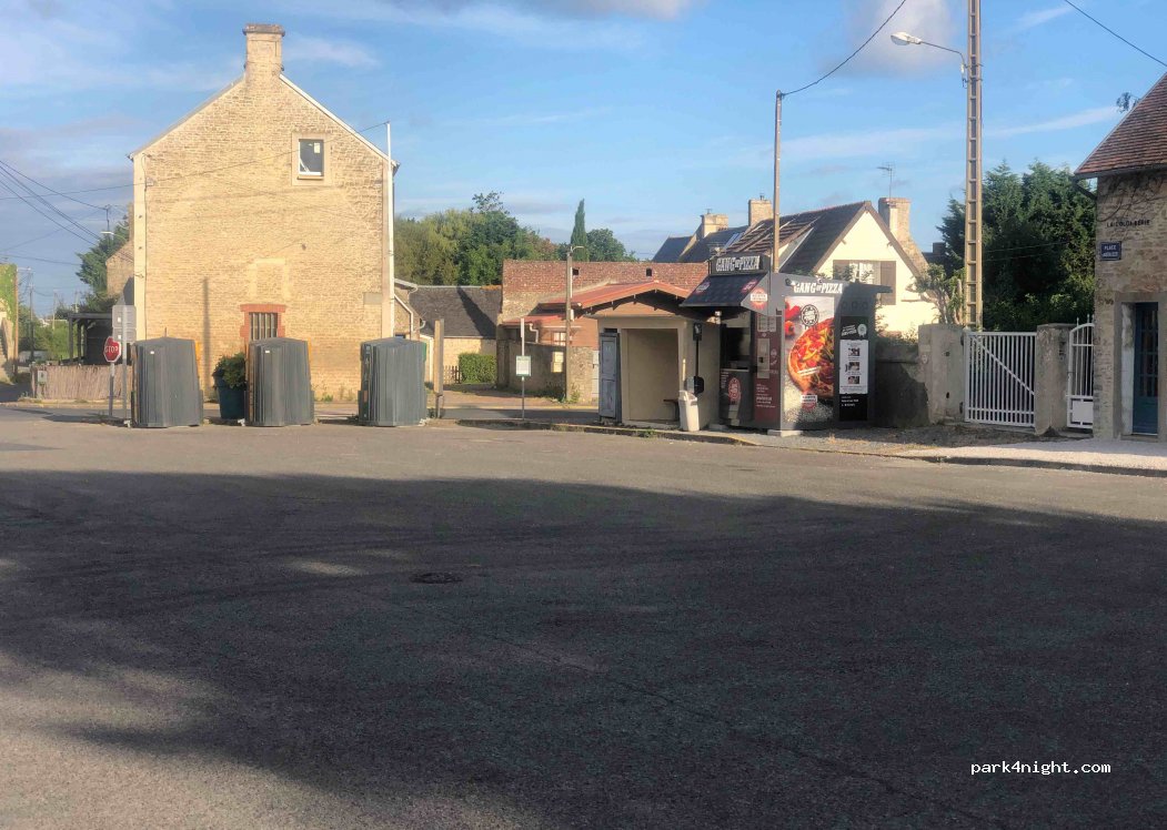 (14450) Grandcamp-Maisy - 2 Place de l'Église — foto