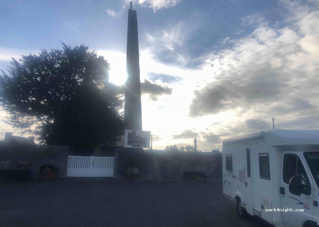 (14450) Grandcamp-Maisy - 2 Place de l'Église — foto 2