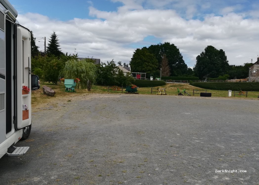 (61490) Saint-Clair-de-Halouze - 8 Le Bourg — foto