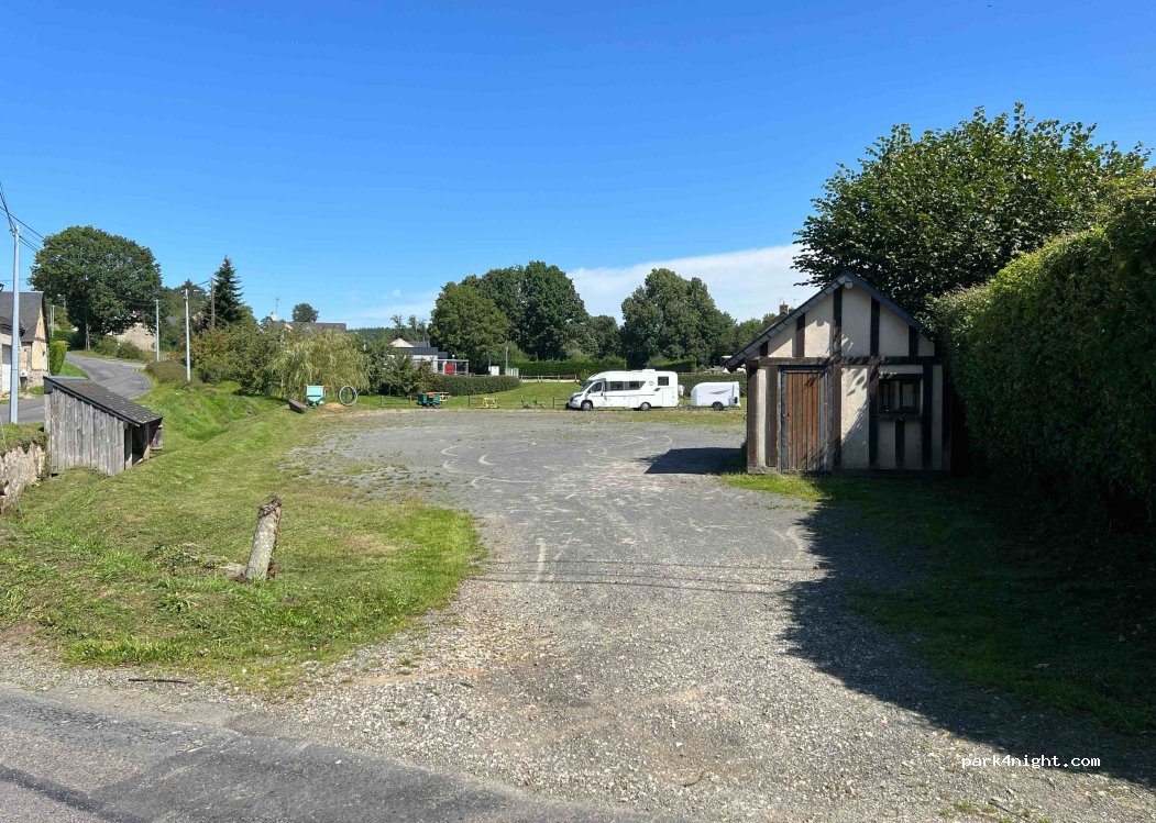 (61490) Saint-Clair-de-Halouze - 8 Le Bourg — foto 2