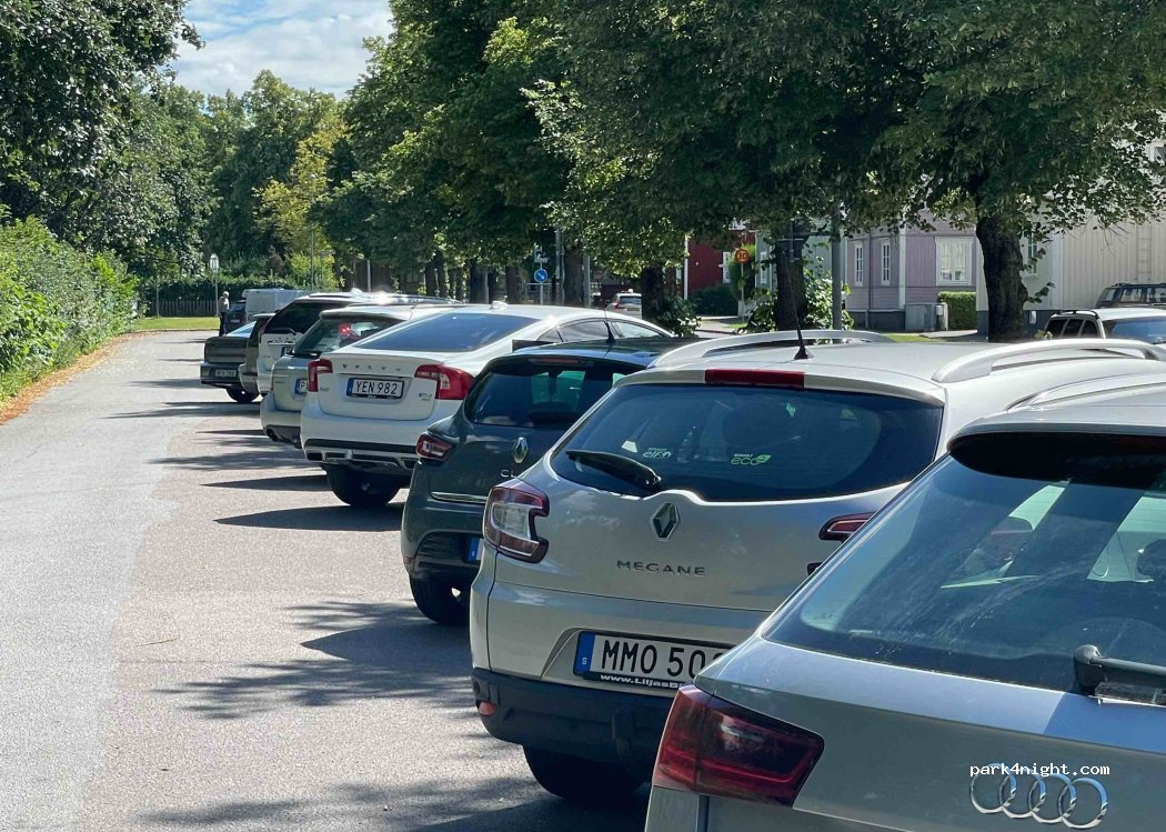 (752 38) Uppsala - 29 Krongatan — foto