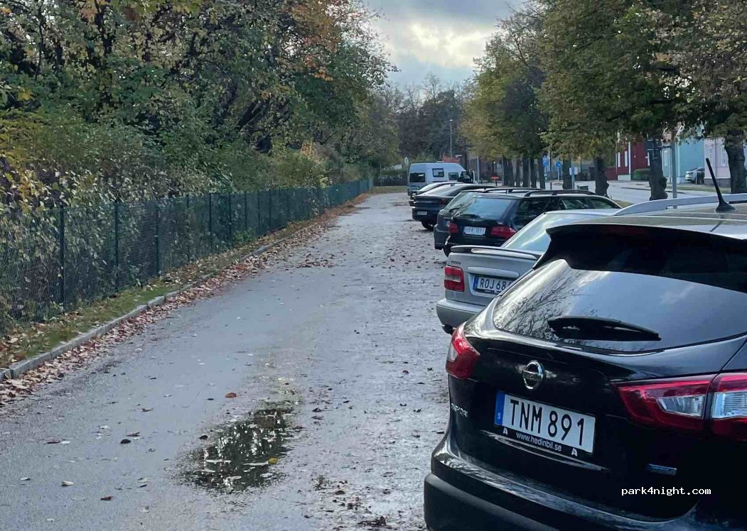 (752 38) Uppsala - 29 Krongatan — foto 2