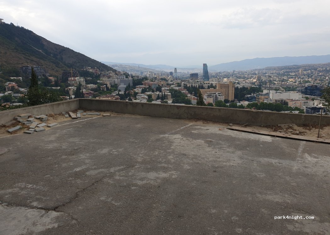 (MRQ2+645) T'bilisi - Sololaki Street — foto
