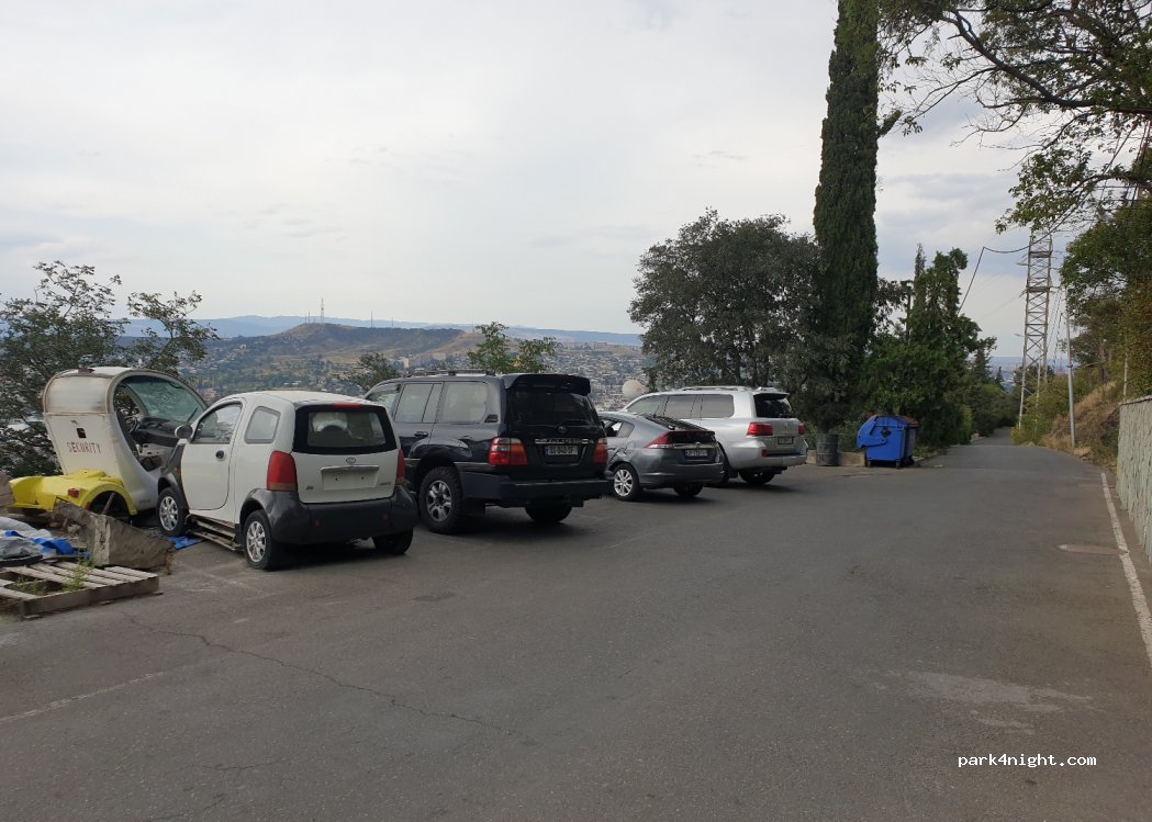(MRQ2+645) T'bilisi - Sololaki Street — foto 2