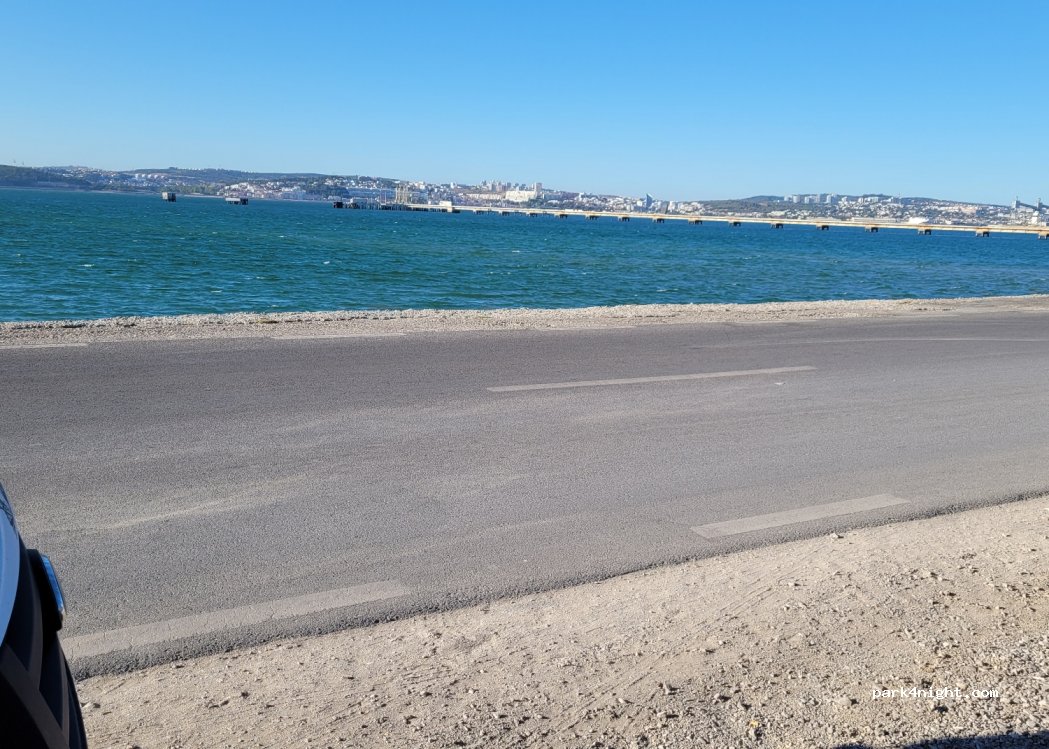 (2825) Trafaria - 143A Avenida António Martins Correia — foto