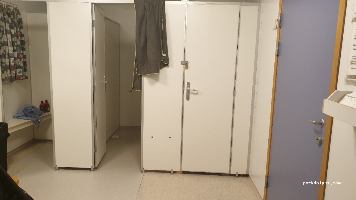 Tau Båthavn Motorhome Parking — foto 2
