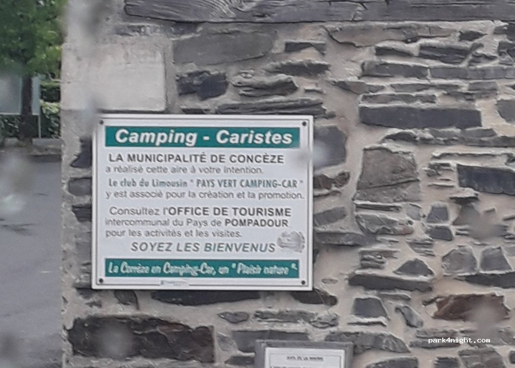 (19350) Concèze - 1 Place Saint-Côme et Saint-Damien — foto 2