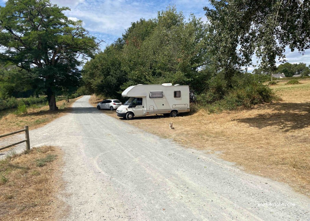 (35600) Bains-sur-Oust - 2 La Potinais — foto