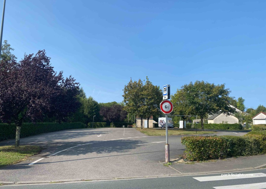 Aire de camping-cars de Azay-le-Ferron — foto 2