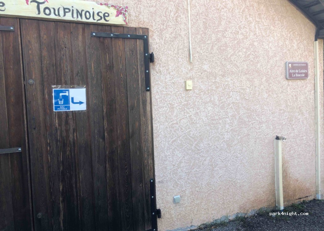 (05230) Prunières - 1 Place_de_l_eglise — foto