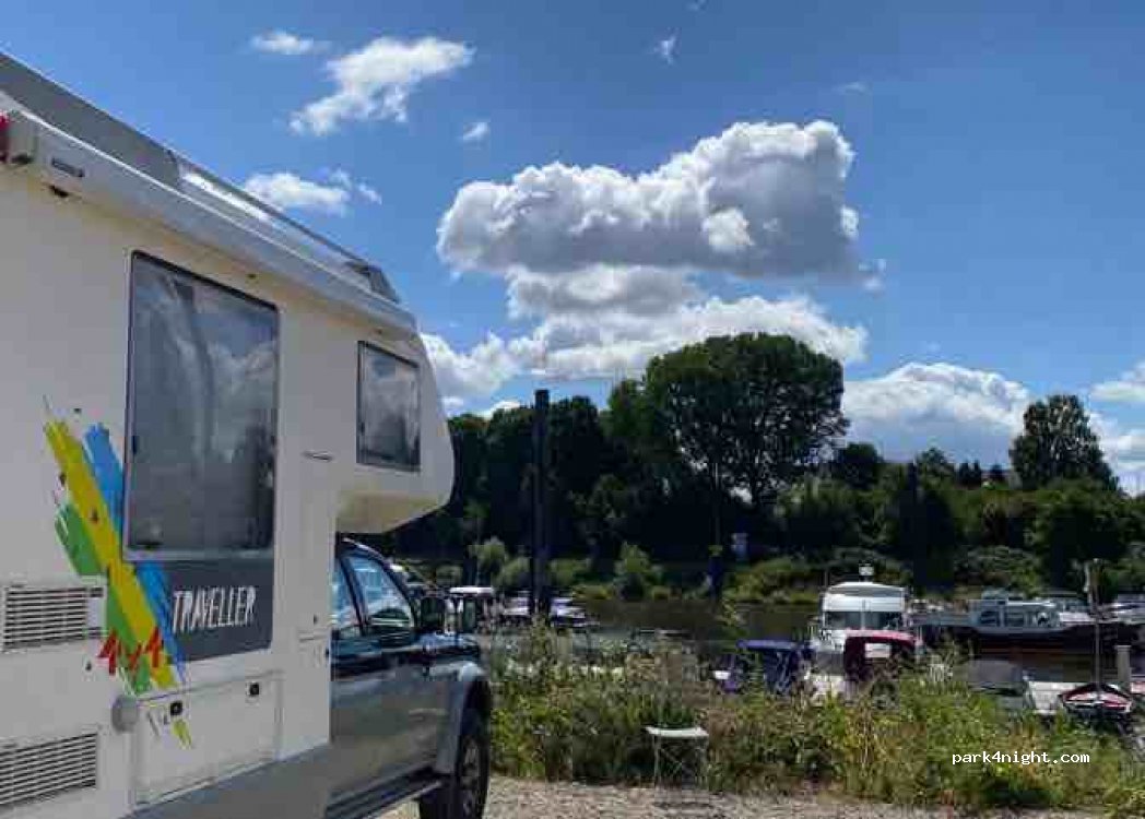 Wohnmobilstellplatz Yachthafen Lauenburg — foto