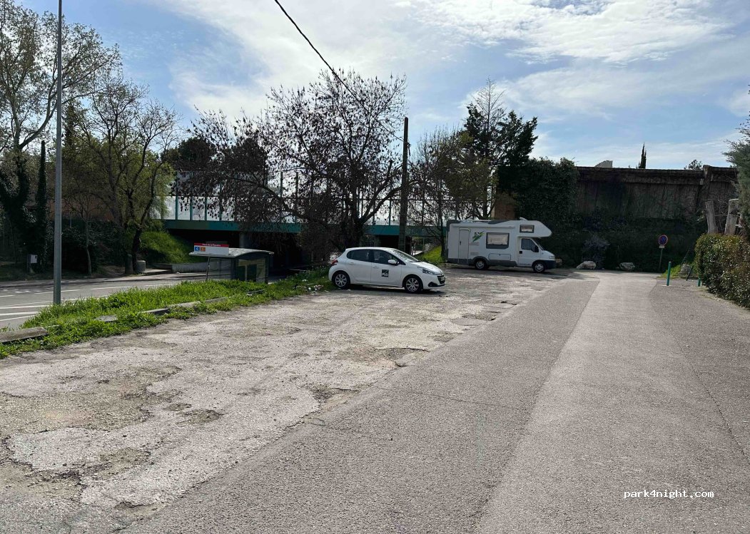 (13090) Aix-en-Provence - Av. Jean Giono — foto