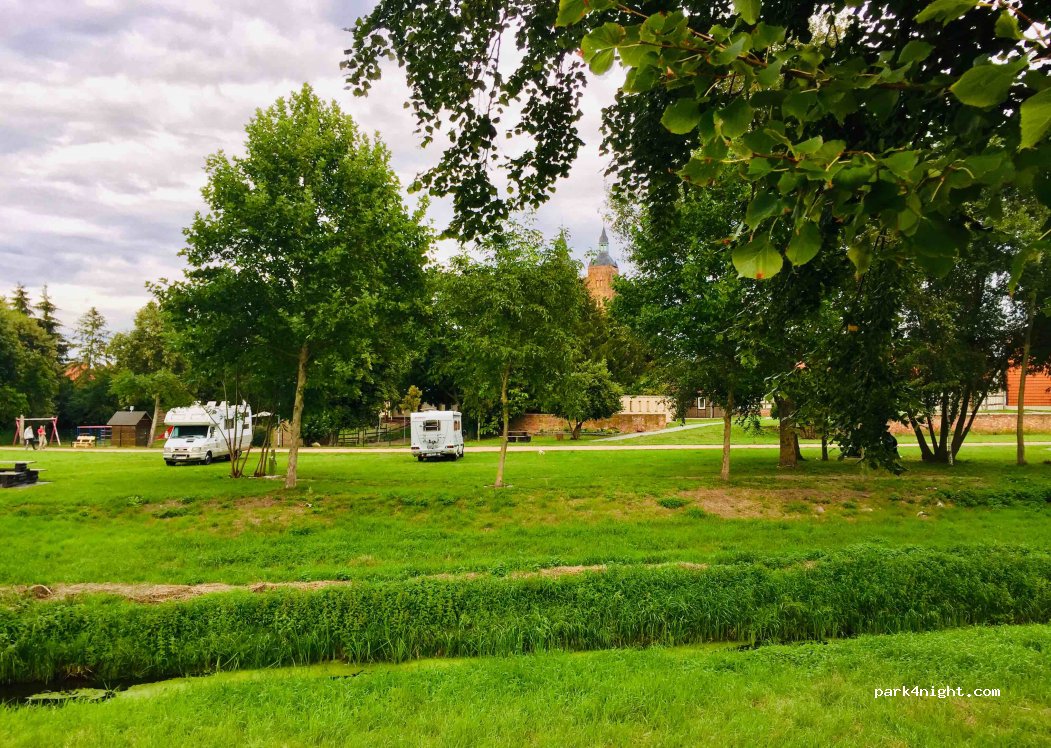 Wohnmobilstellplatz an der Stadtinformation in Seehausen — foto