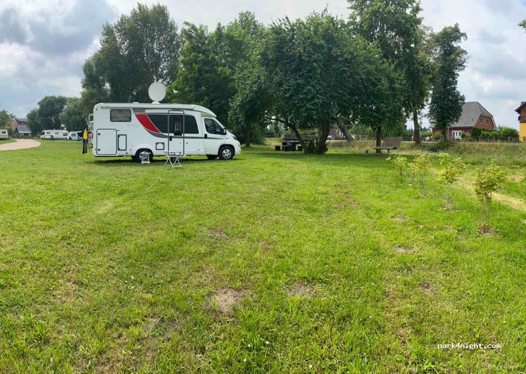 Wohnmobilstellplatz an der Stadtinformation in Seehausen — foto 5
