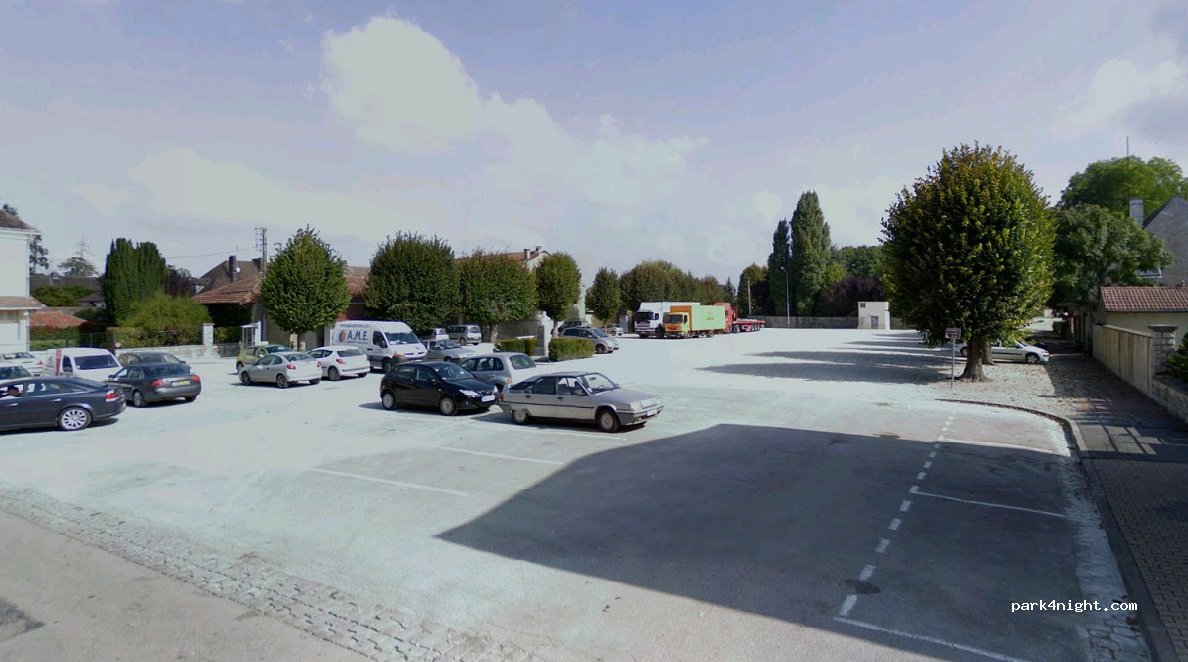(10500) Brienne-le-Château - Place Bonvallot — foto