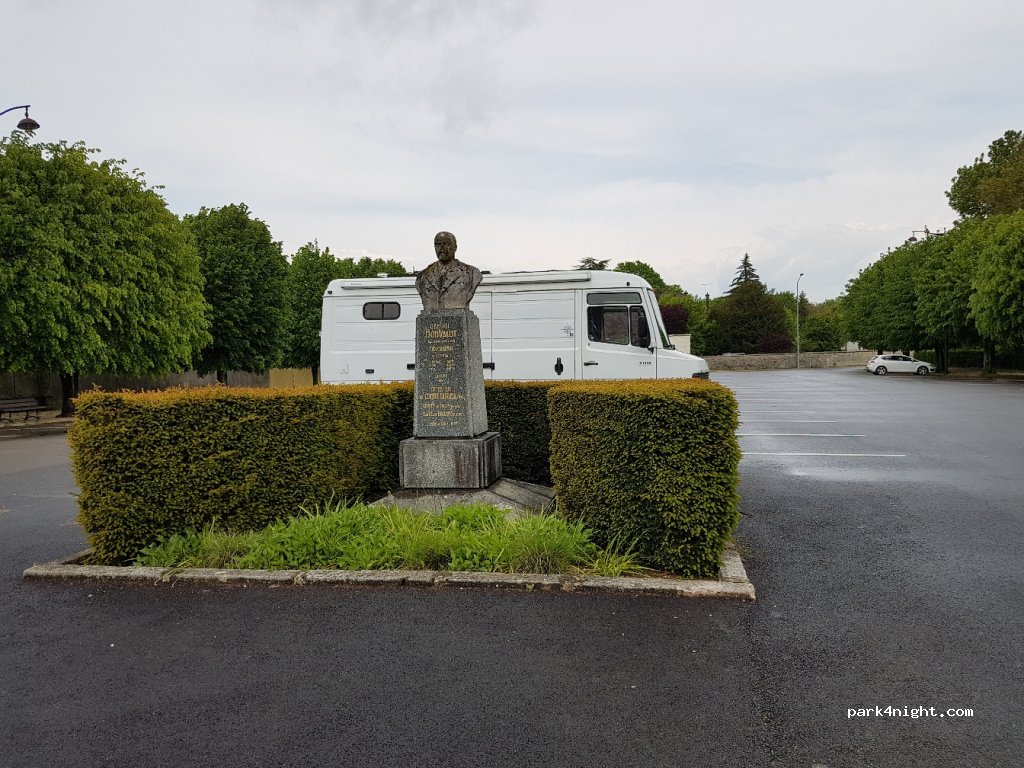 (10500) Brienne-le-Château - Place Bonvallot — foto 3