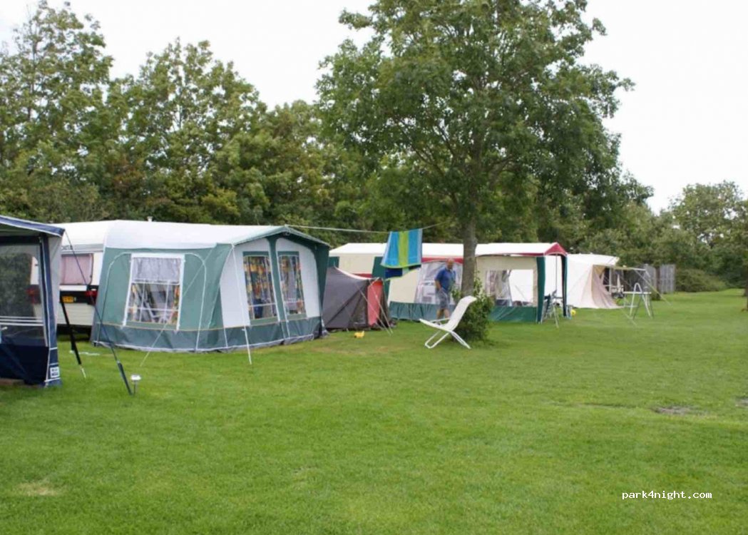 Mini-camping in de bocht — foto