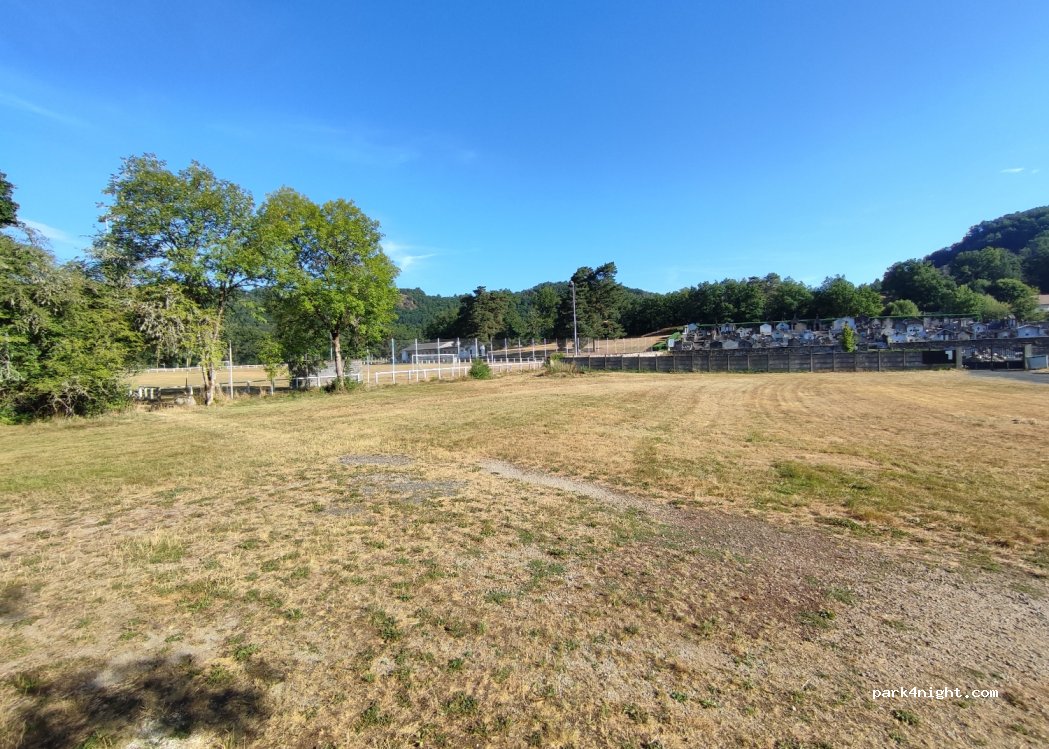 (15270) Champs-sur-Tarentaine-Marchal - 12 Rue des Écoles — foto 2