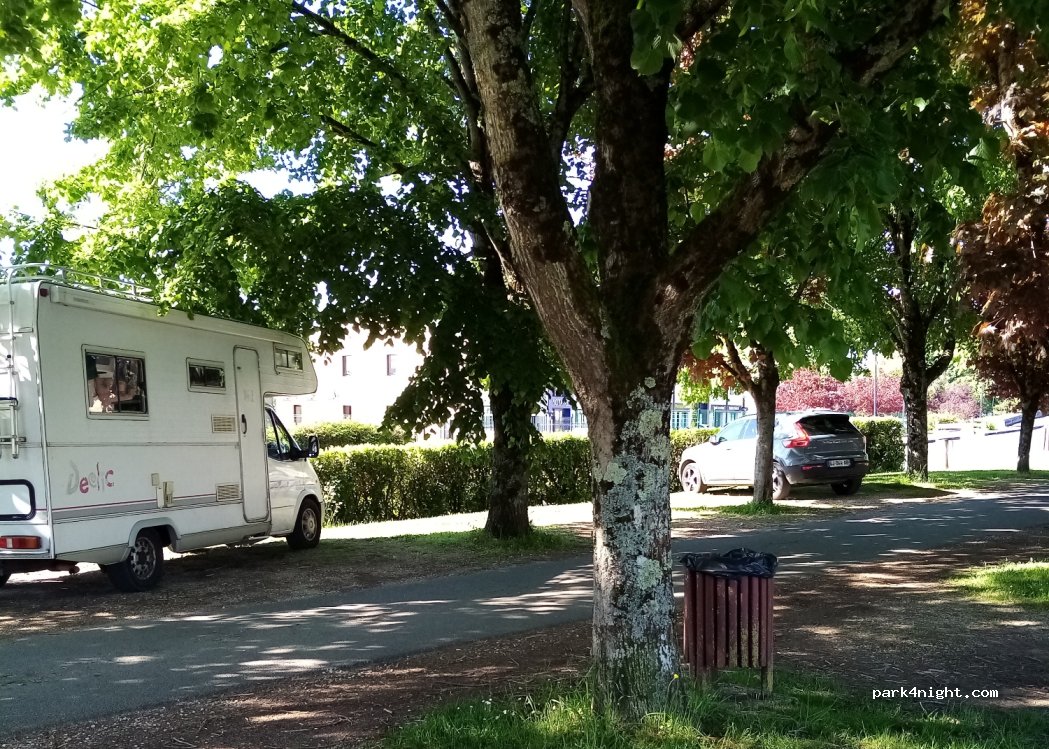 (86370) Vivonne - 10 Place des Tilleuls — foto 3