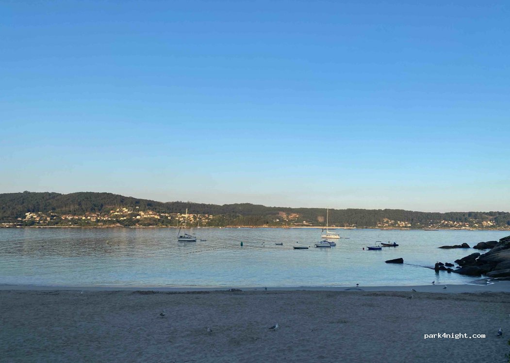 (36945) Menduiña - 72 Rúa Baixada á Praia de Menduíña — foto 2