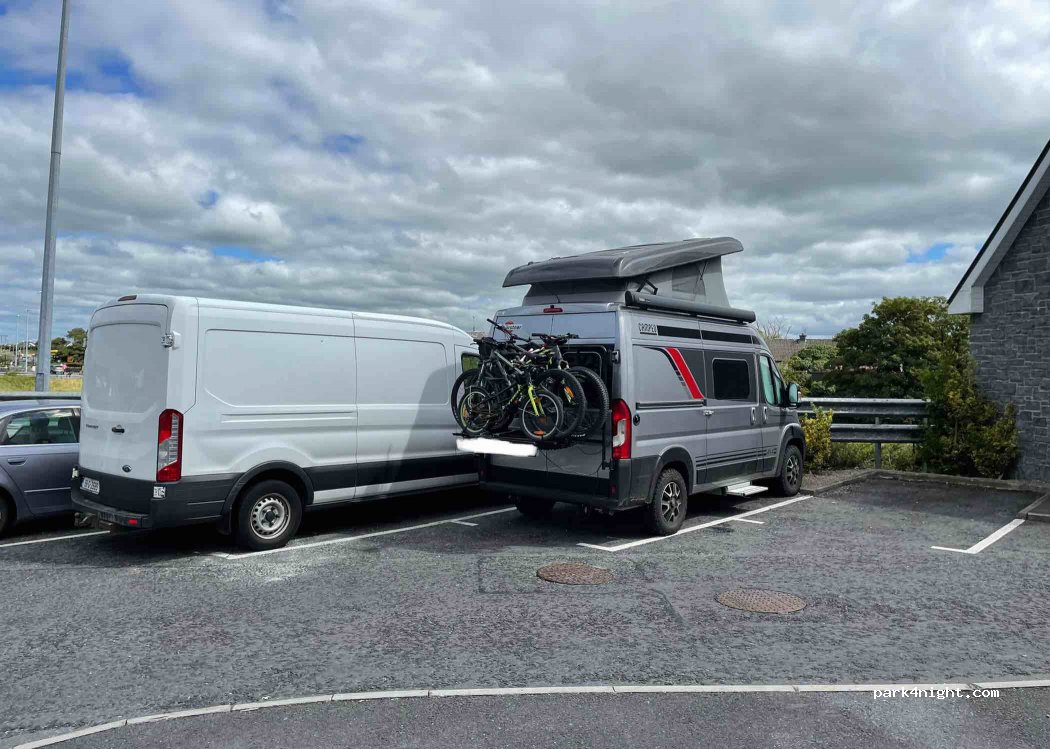 (H91 V6HY) Oranmore - an tSráid Mhór — foto