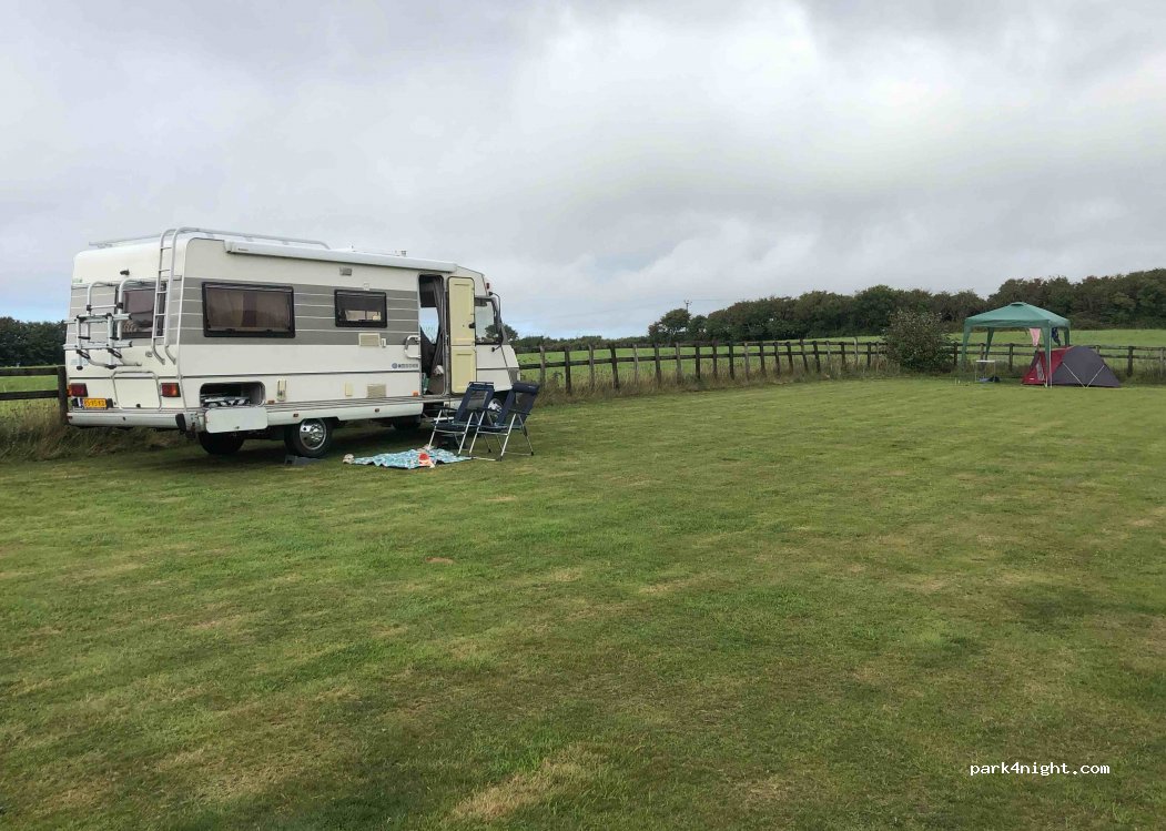 The Lazy Buzzard Campsite — foto