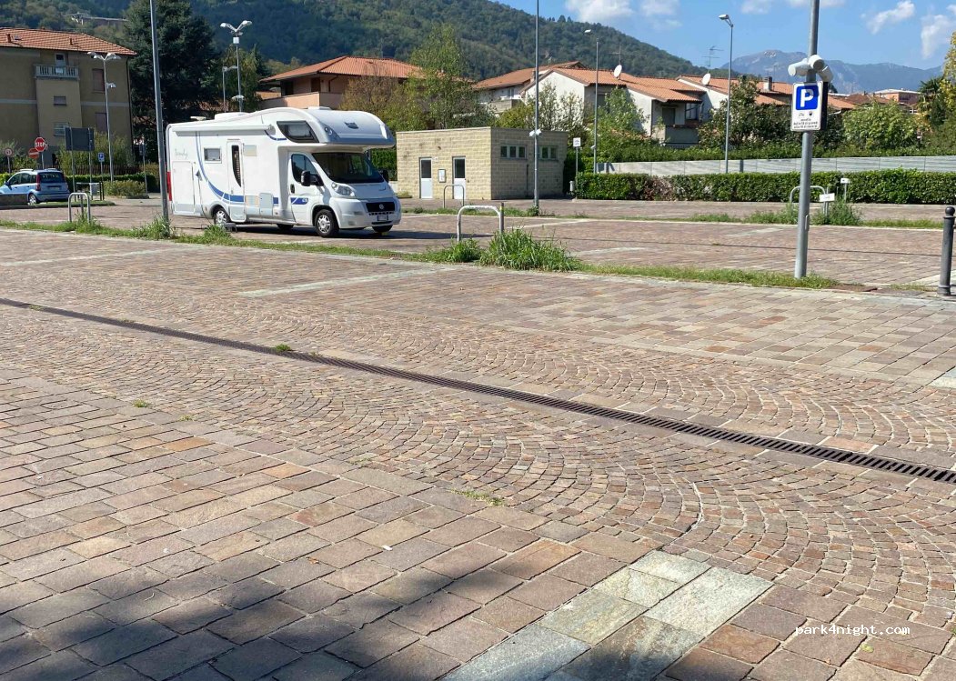 Area Sosta Camper Olginate — foto