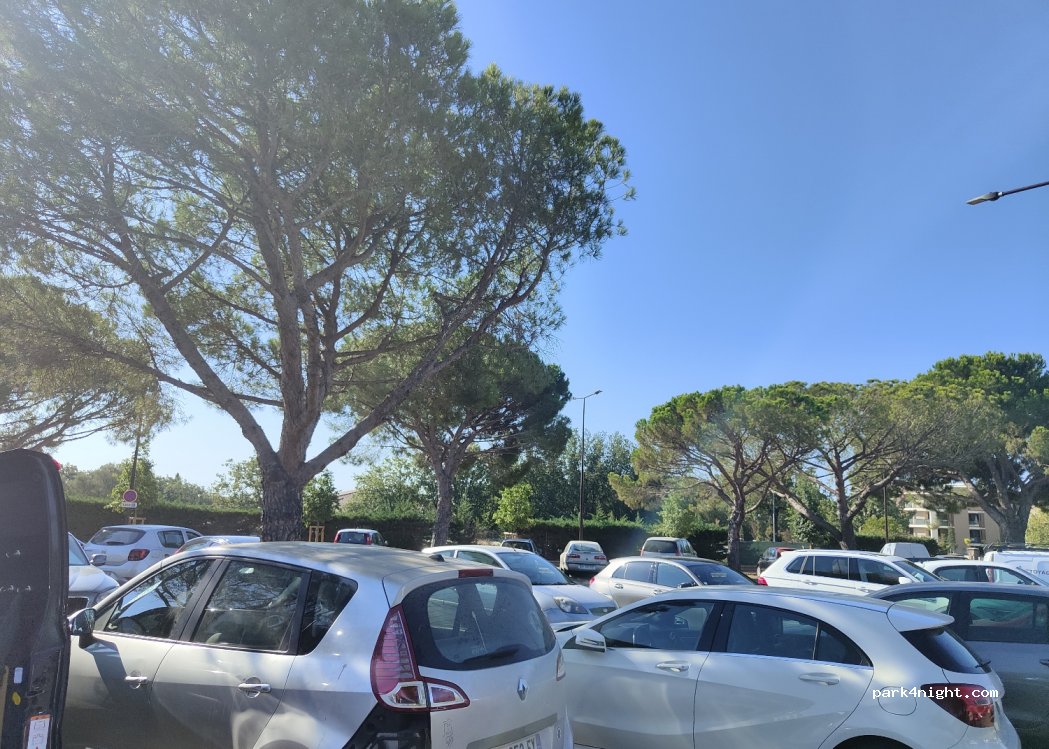 (83600) Fréjus - 390 Avenue du 15eme Corps d'Armée — foto 2