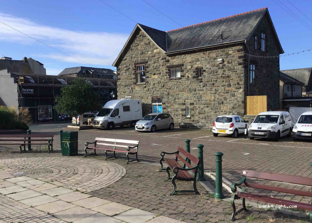(LL42 1LU) Barmouth - Station Road — foto