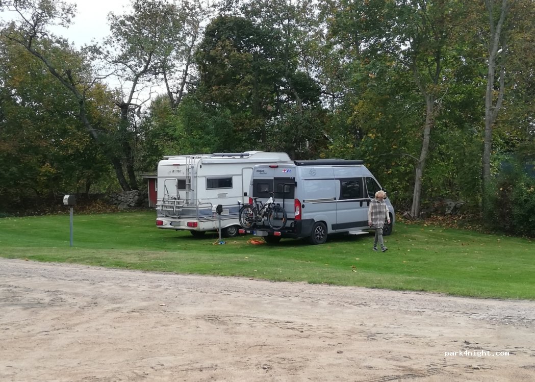 (372 97)  - 7 LERÅKRA BYVÄG — foto