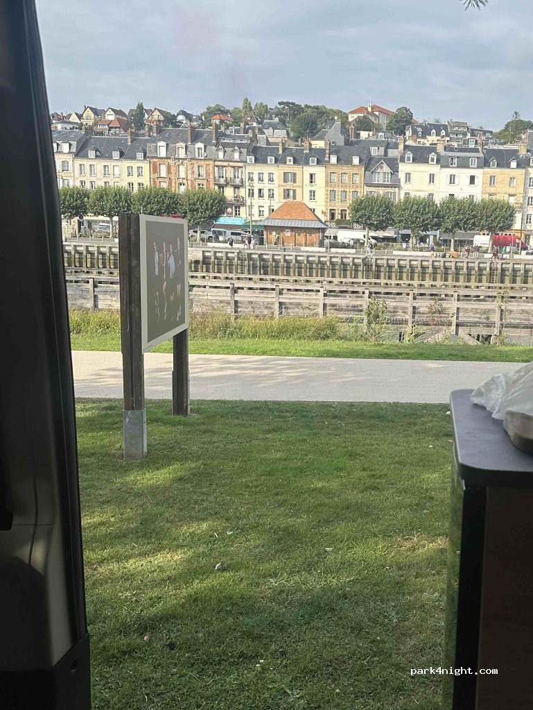 (14800) Deauville - 17 Quai de la Touques — foto 4