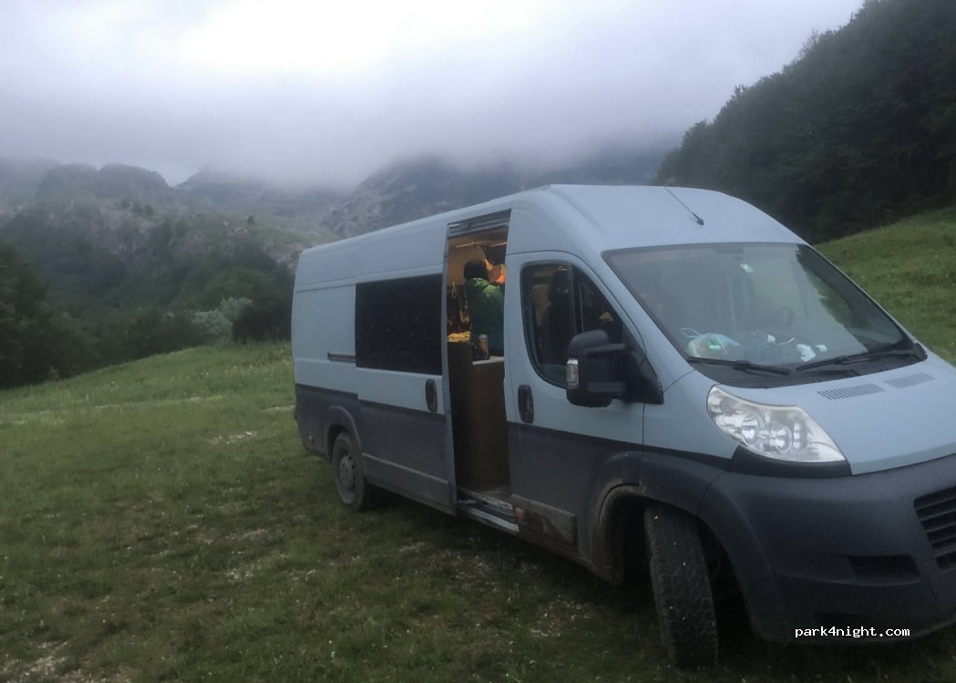 (9GGX+WC) Jelašca - Unnamed Road — foto