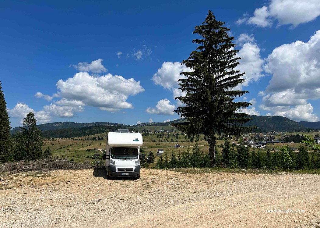 (8G5W+3P2) Šišava - Unnamed Road — foto
