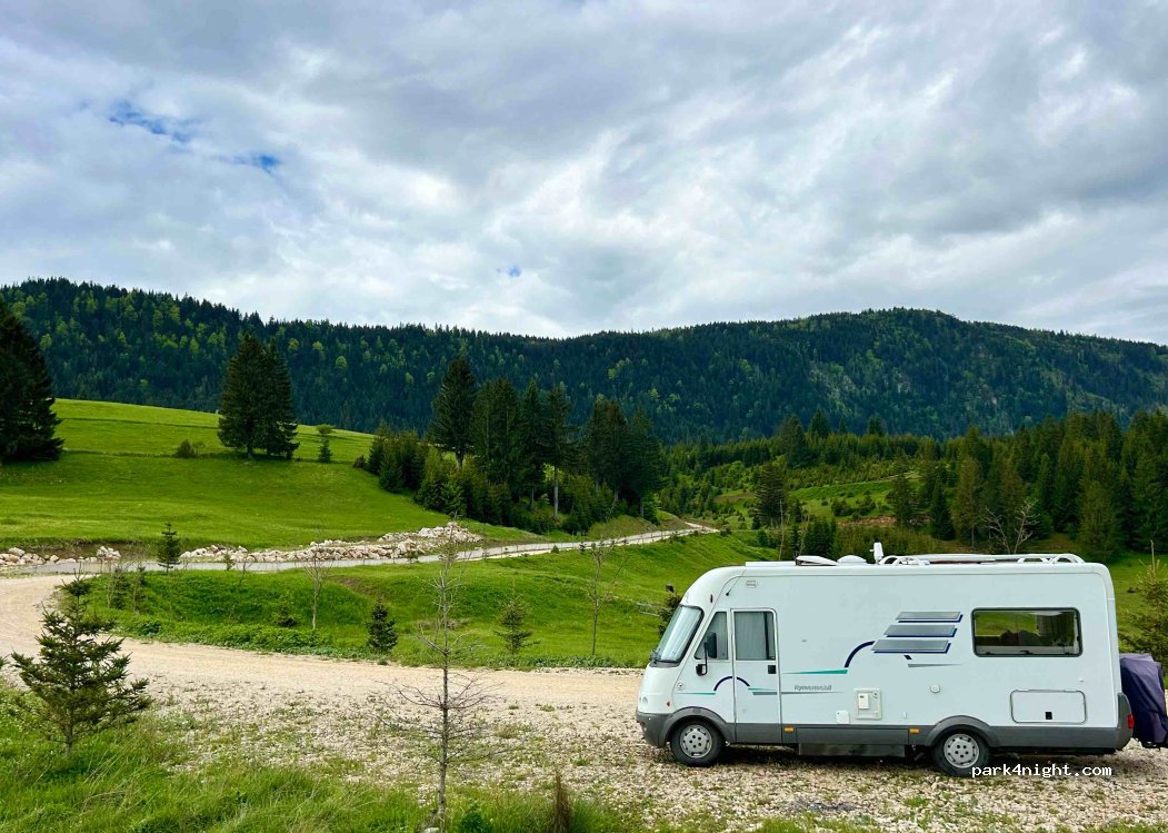(8G5W+3P2) Šišava - Unnamed Road — foto 3