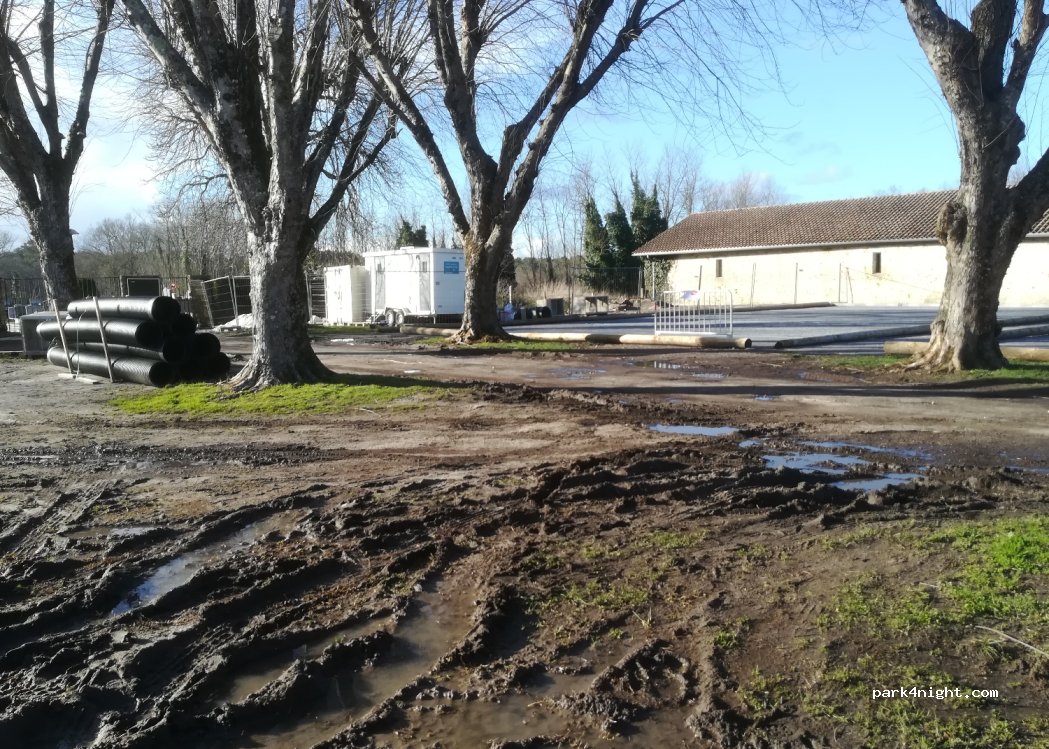 (33830) Belin-Béliet - 6 Place des Frères Estreme — foto 4