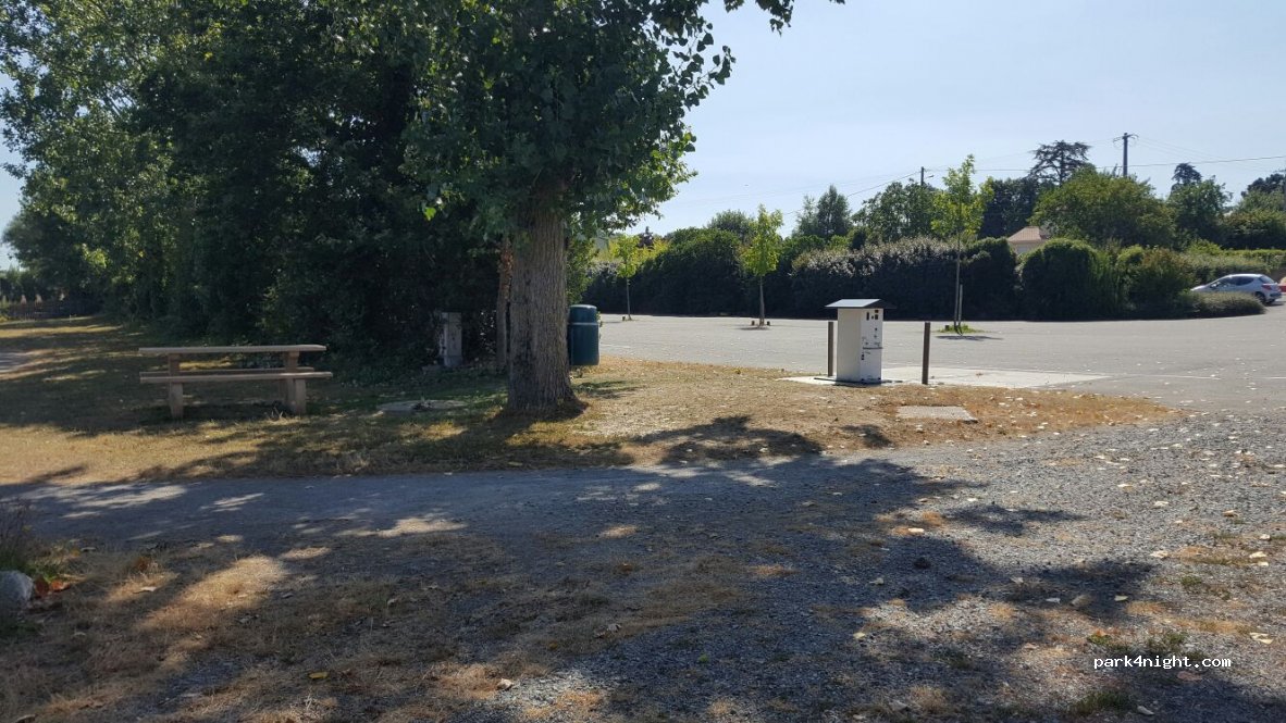 (49410) Le Mesnil-en-Vallée - 8 Rue des Echuettes — foto