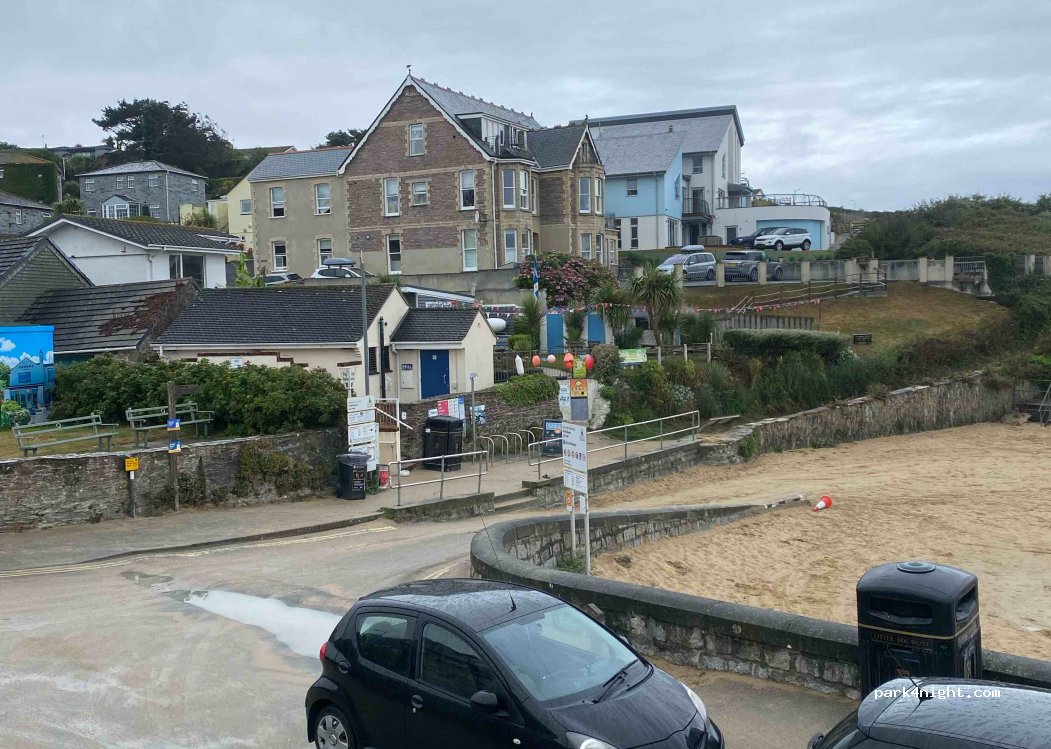(TR7 3DR) Porth - 10 Porth Beach Road — foto