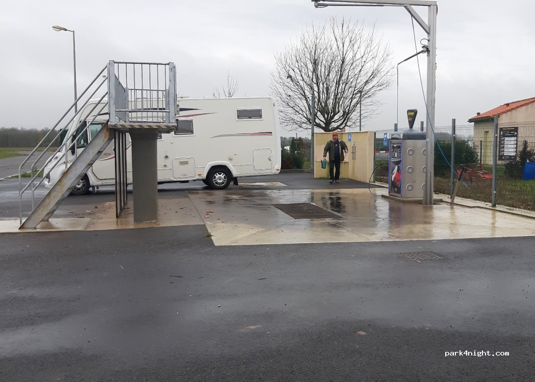 (16240) Villefagnan - 6 Zone Artisanale Clos de la Salle — foto 4