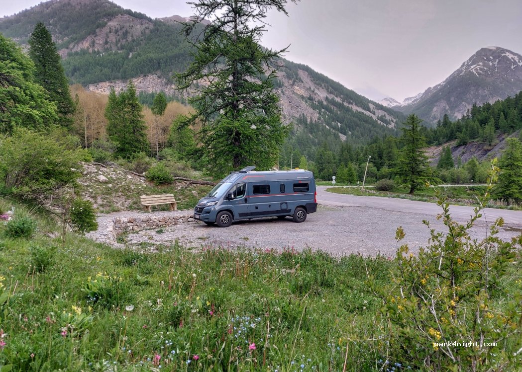 (04400) Uvernet-Fours - Les Gaillards — foto