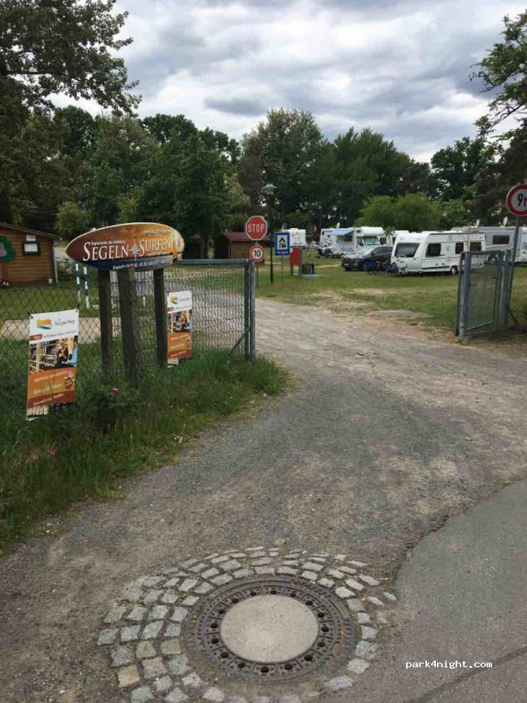 Campingplatz  Am großen Teich — foto